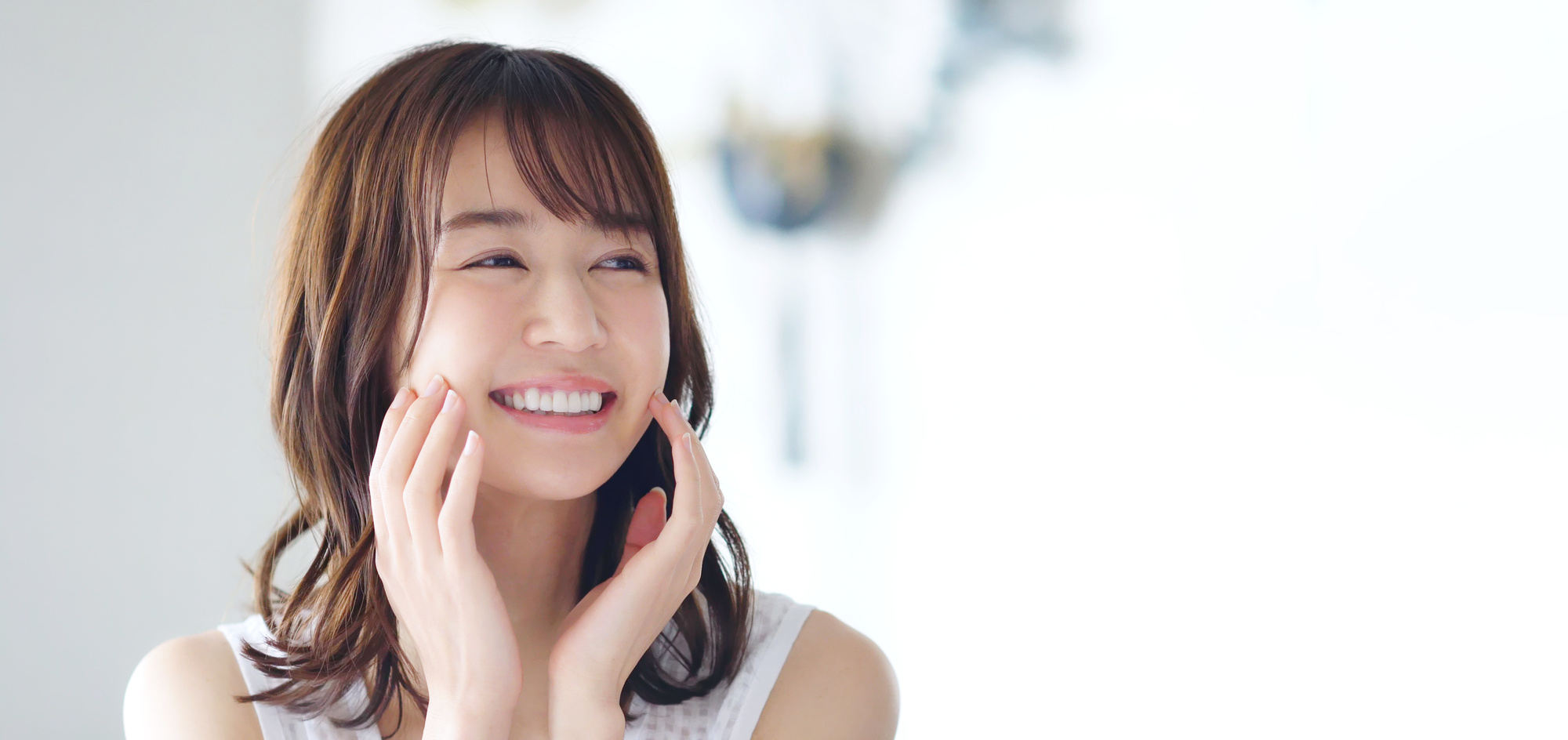 富山県高岡市セルフホワイトニング リーフリラックスで笑顔の女性